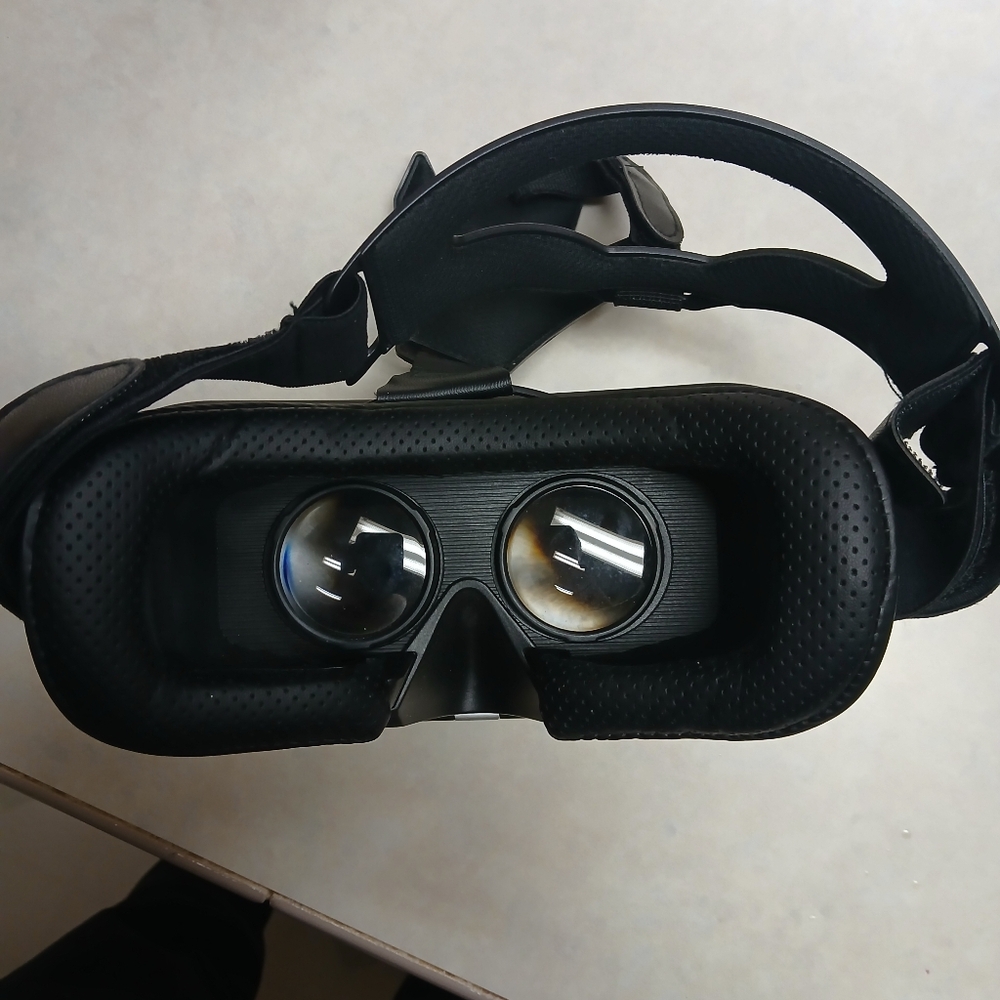 VR Headset - Picture 5 of 6